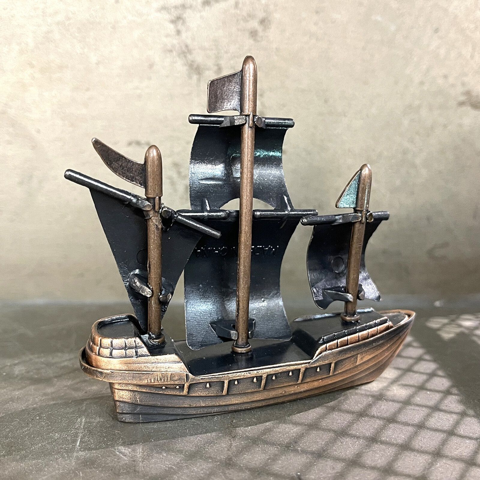 アンティークシャープナ― 鉛筆削り付き小さい船の帆船のオブジェ【ＭＯ