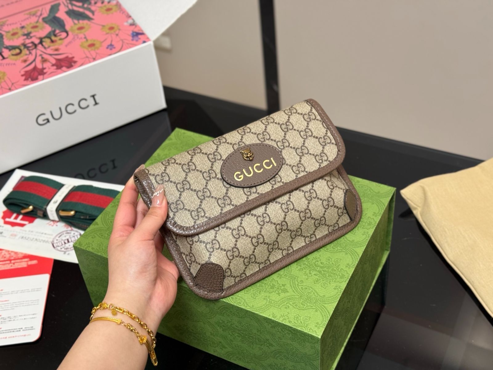 GUCCI ブルゾン12 大人のSサイズの方 今日特価】Gucci Tiger Head Waist Bag | グッチ タイガーヘッド