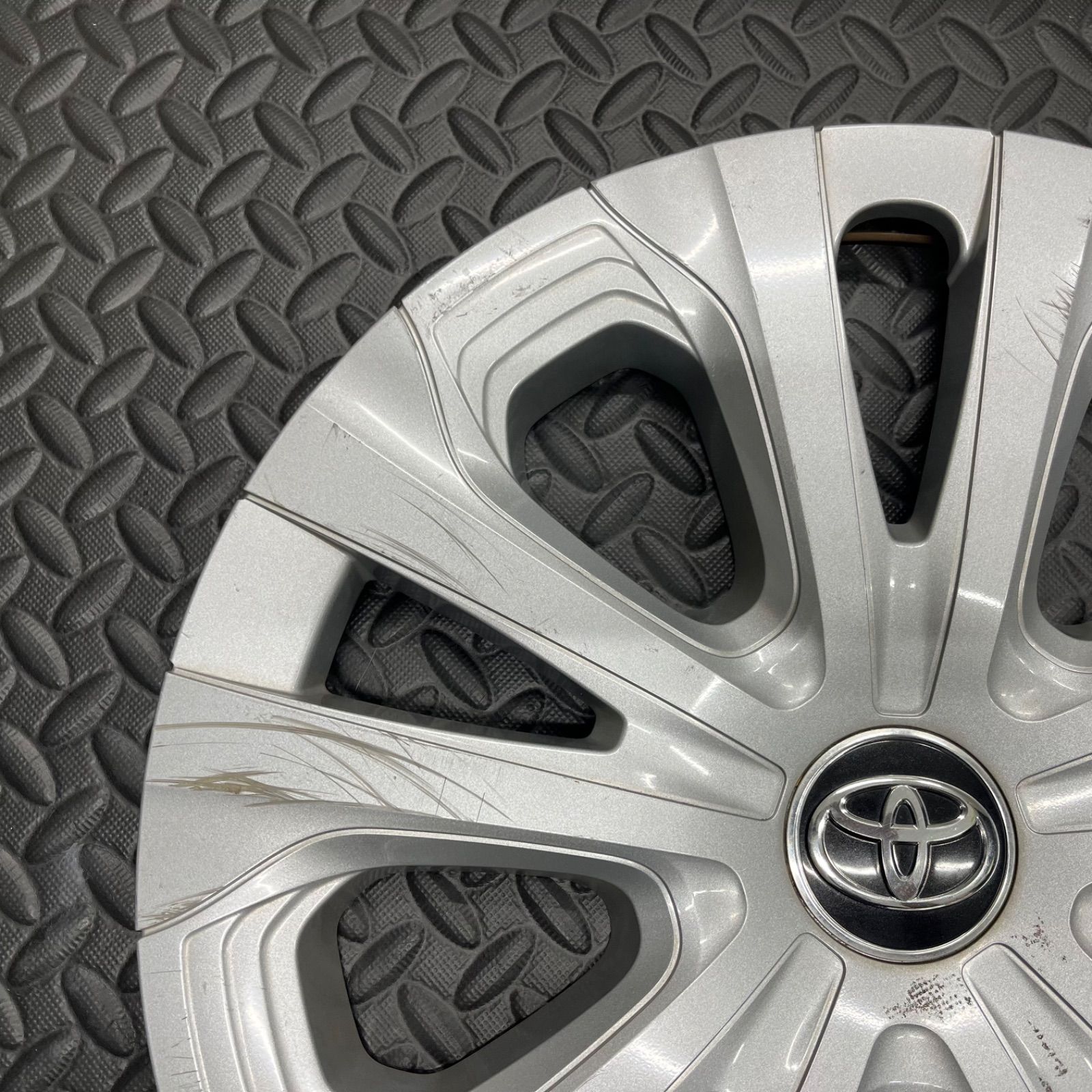 トヨタ プリウス 50 後期 純正 15インチ ホイールキャップ ホイール