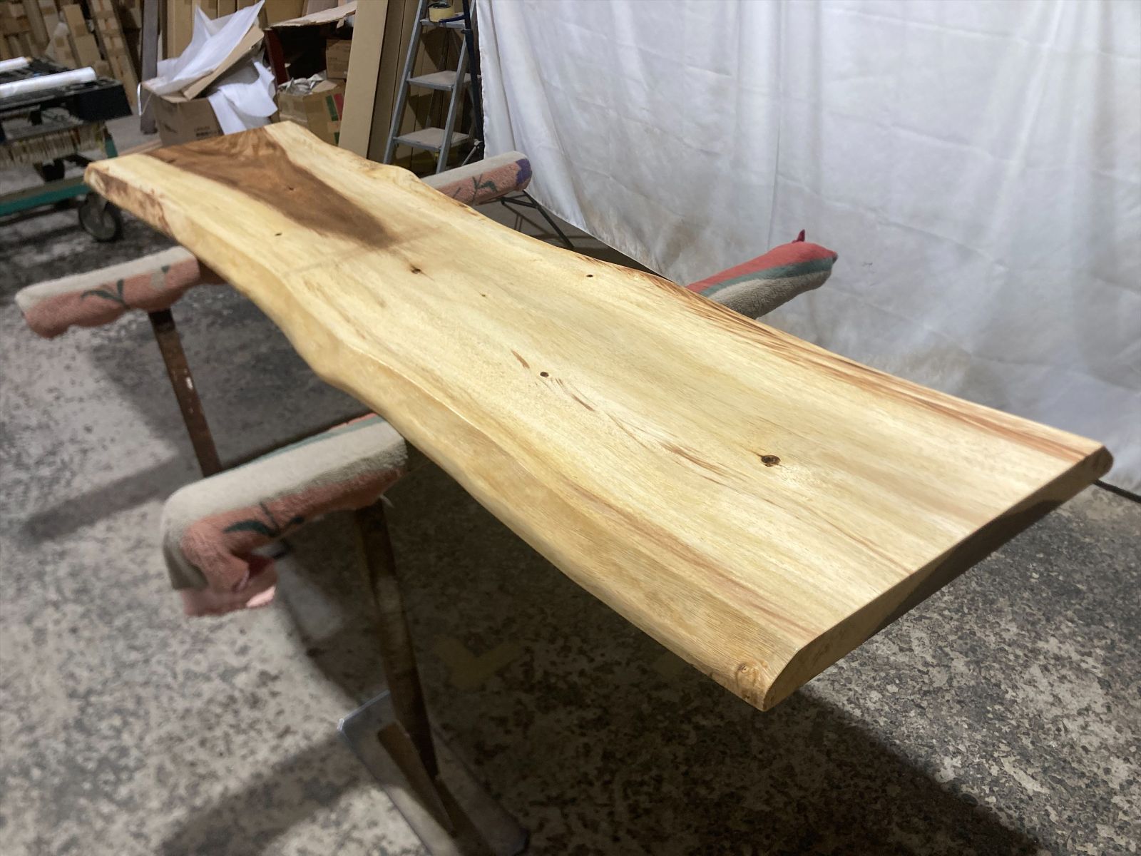 モンキーポッド9245 一枚板無垢 乾燥材 2310ｘ580-540ｘ50mm カウンター センターテーブル ダイニングテーブル MARWIL-DEMENAGEMENTS_CH