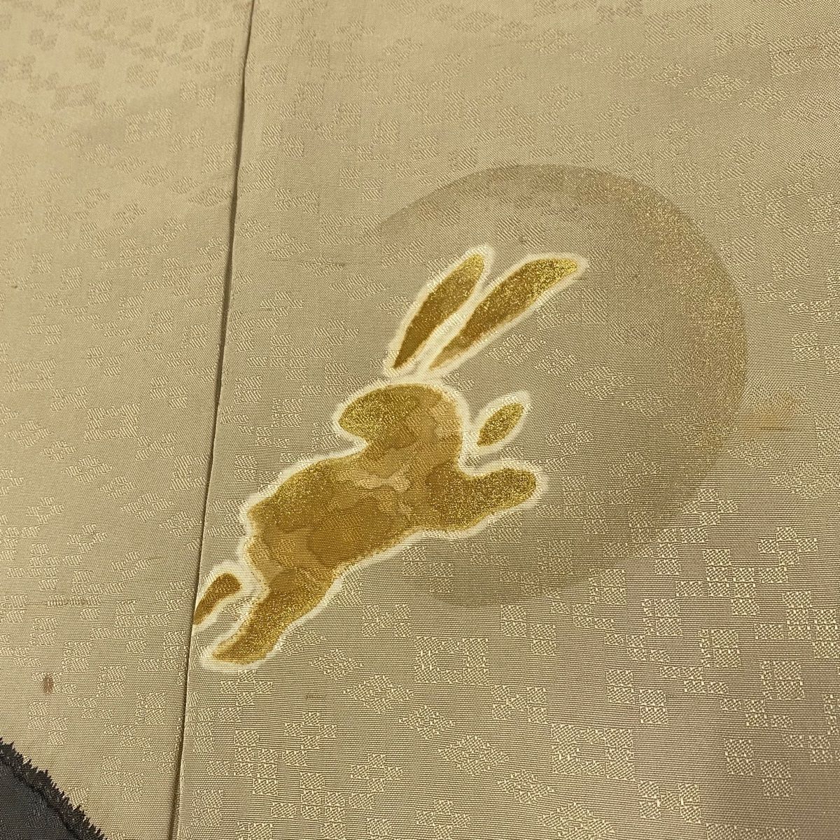 付下げ 身丈167cm 裄丈69.5cm L 袷 兎 月 絞り 金彩 薄茶色 正絹 名品  
