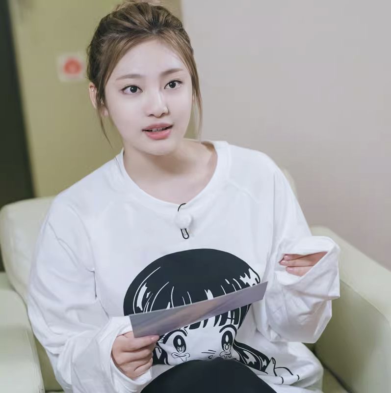 ニンニン着用！】Aespa ニンニン スウェット ロンT 練習着 - メルカリ