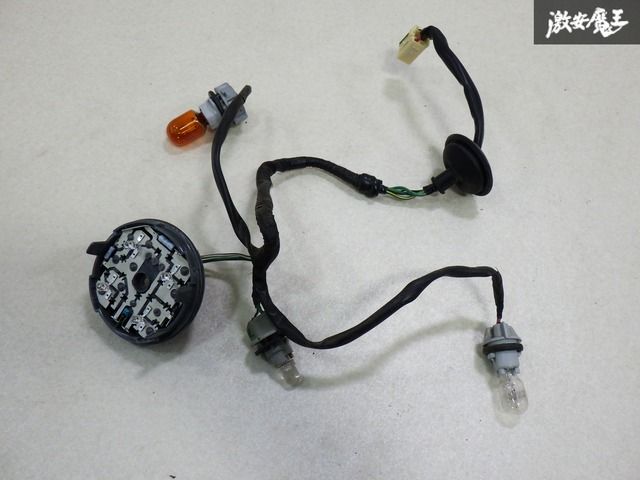 【点灯確認済！】 TOYOTA トヨタ 純正 NHP10 10 系 アクア 左側 テールライト 外し LED ユニット 刻印 【Z】STANLEY 52-252 STANLEY P9814