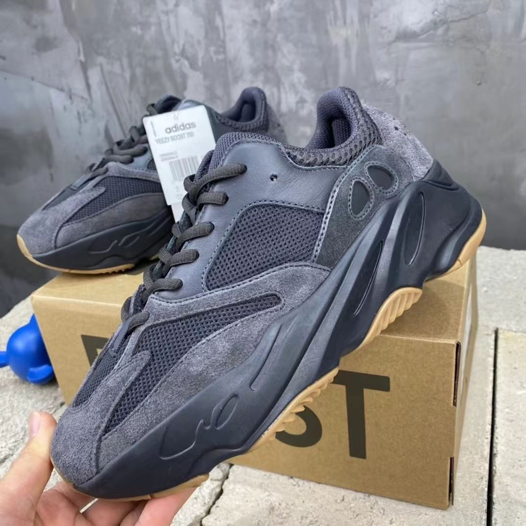 【adidas】Yeezy Boost 700'Utility Black'