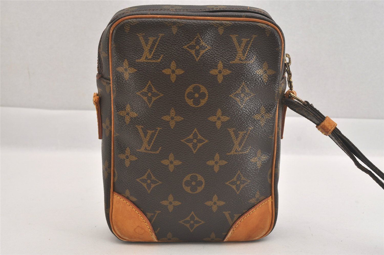 LOUIS VUITTON ルイヴィトン モノグラム ダヌーブ ショルダー