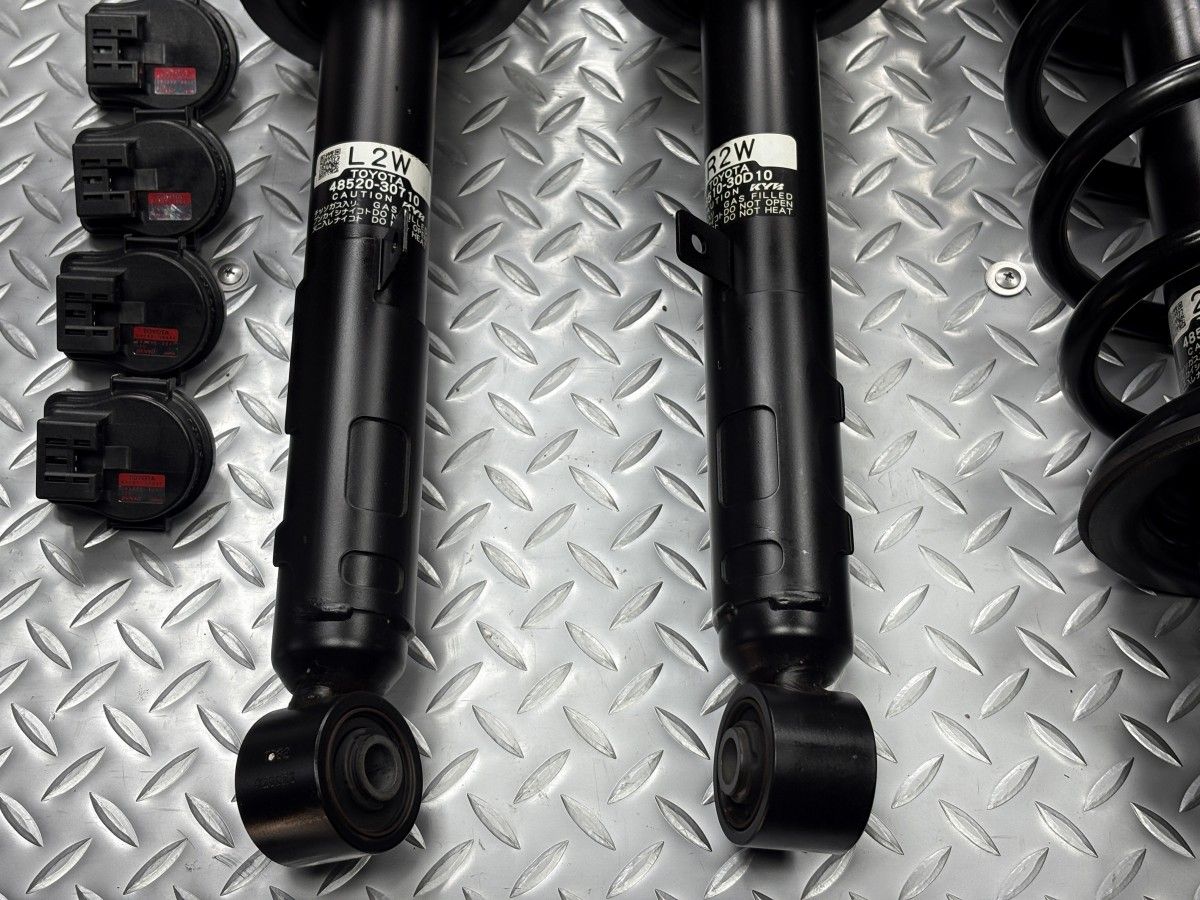 クラウンアスリートAWS210 GRS210 210系 純正サスペンション クラウン 210系 (AWS210 GRS210) 純正ショック サスペンション 1台分