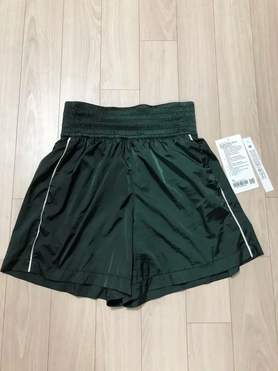 lululemon ルルレモン Stretch Satin ナイロン ショートパンツ