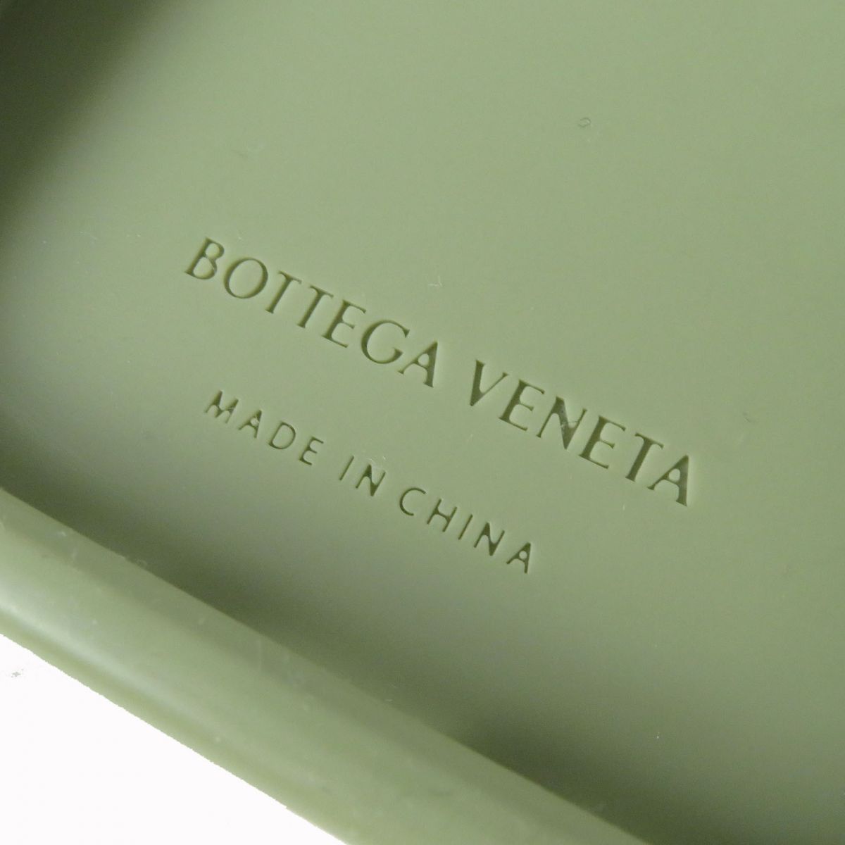 極美品△BOTTEGAVENETA ボッテガヴェネタ 690685 iphone 13/13Pro スマホケース モバイルカバー シリコン  ストラップ付 アッシュグリーン系 - メルカリ