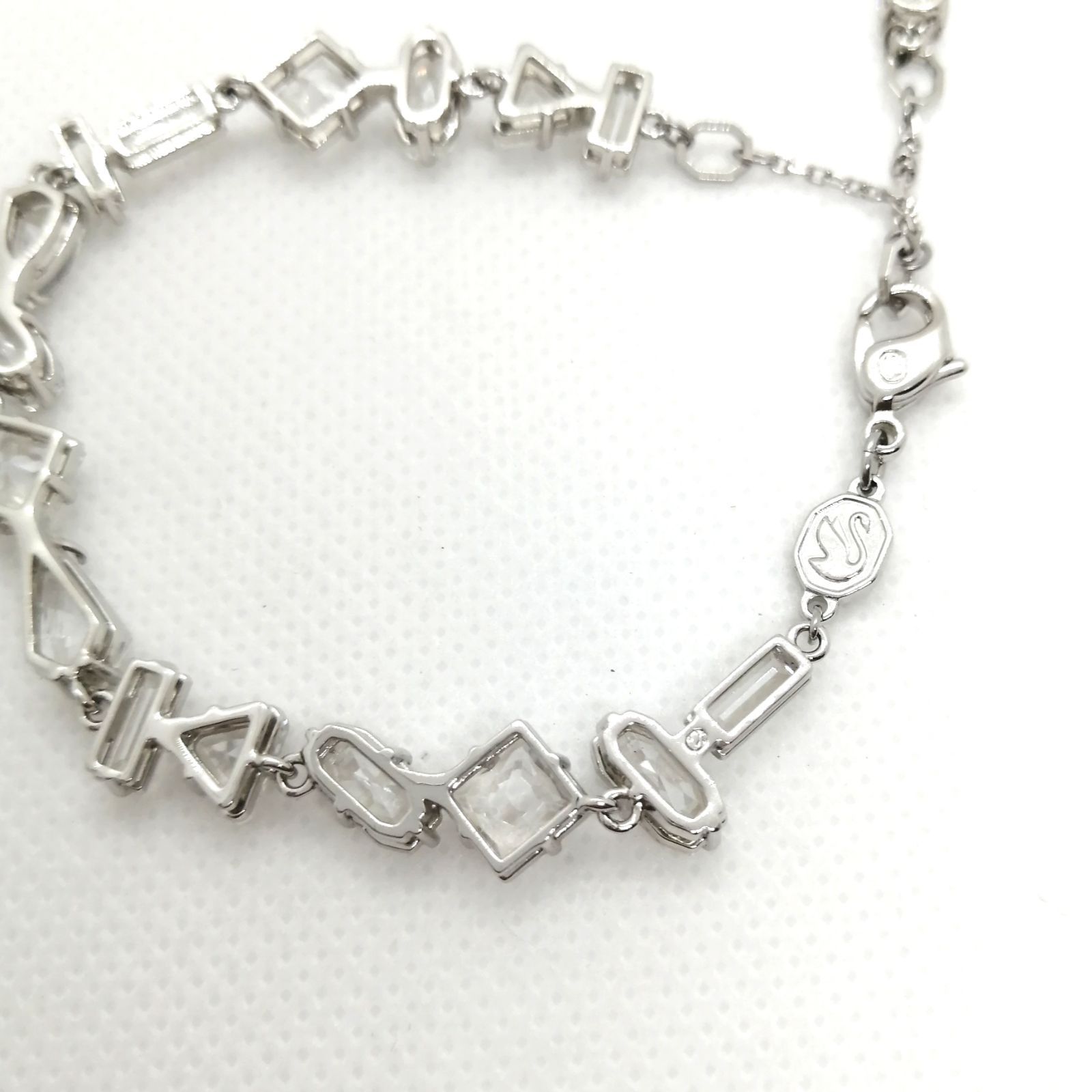 SWAROVSKI/正規品・関税・配送込/ Mesmera ブレスレット SWAROVSKI スワロフスキー Mesmera ブレスレット追跡送料関税込