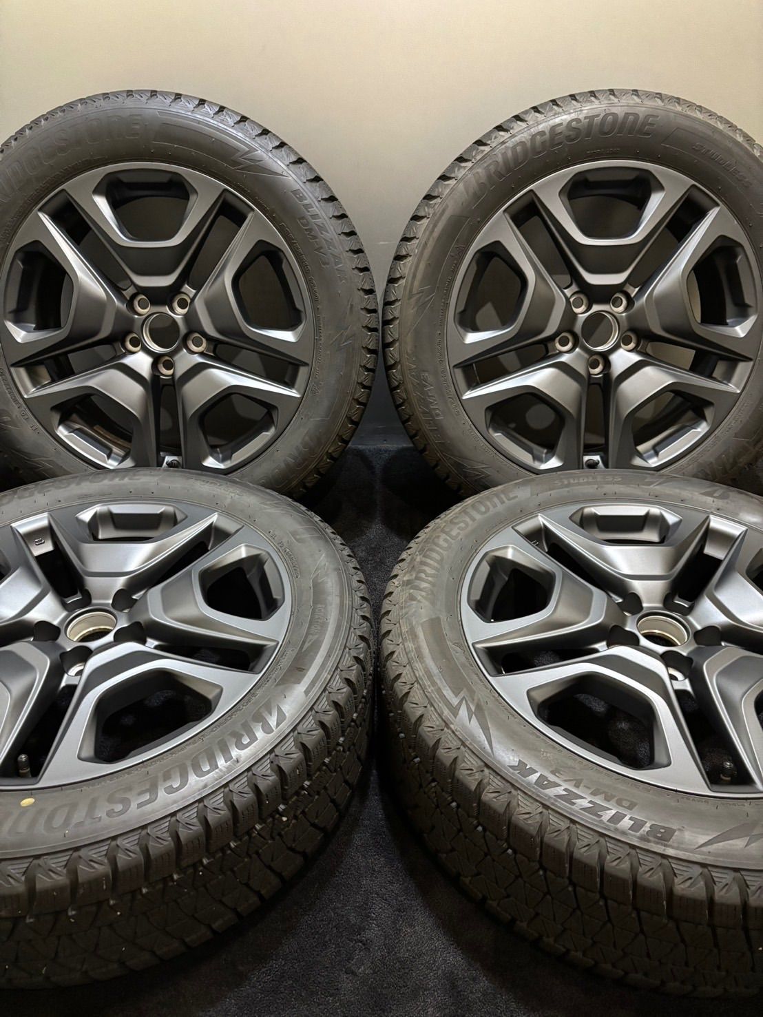 235 55R19 BRIDGESTONE DM-V3 23年 トヨタ RAV4 アドベンチャー 純正 19インチ 7.5J 40 114.3 5H スタッドレス 4本 ハリアー 南9-K117