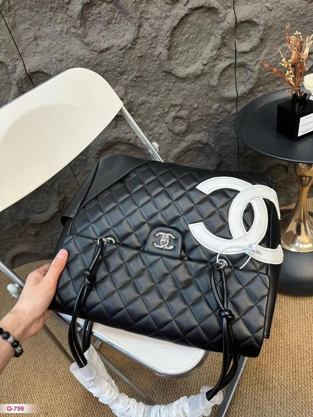 CHANELトートバッグ　黒ＭＭ ⭐︎本日限定価格⭐︎ CHANEL 黒トートバッグ ハンドバッグ｜本日限定特価｜新品未使用