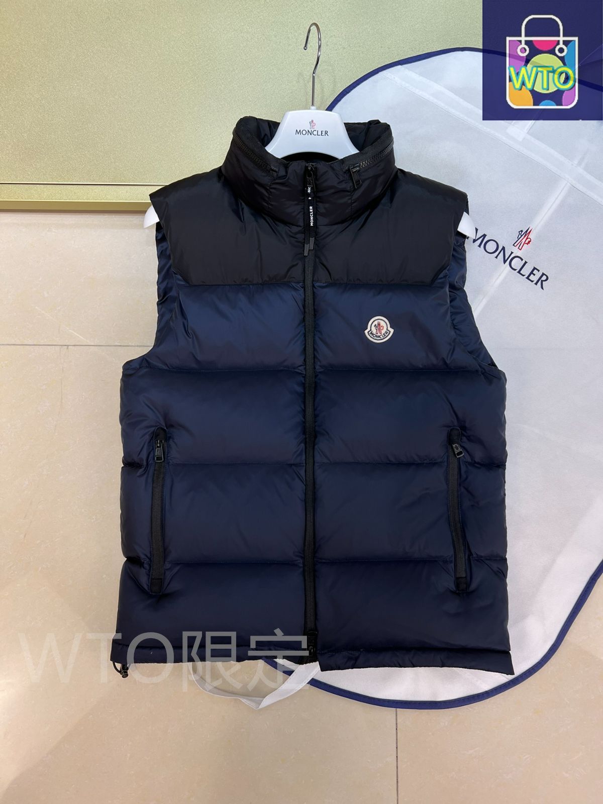 CBS日本公式アカウント02 ‼️MONCLER ネイビー ダウンベスト Moncler ネイビー ダウンベスト フード付き ダウンベスト