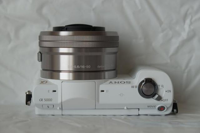 SONY ミラーレス一眼 α5000 ダブルズームレンズキット ホワイト ILCE  
