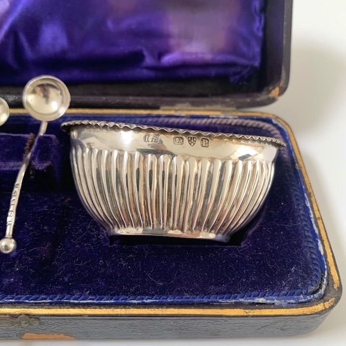 ソルトポット＆スプーンダブル ケース入り アンティーク シルバー 1898年製 SKLAD-KIRPICHA_RU