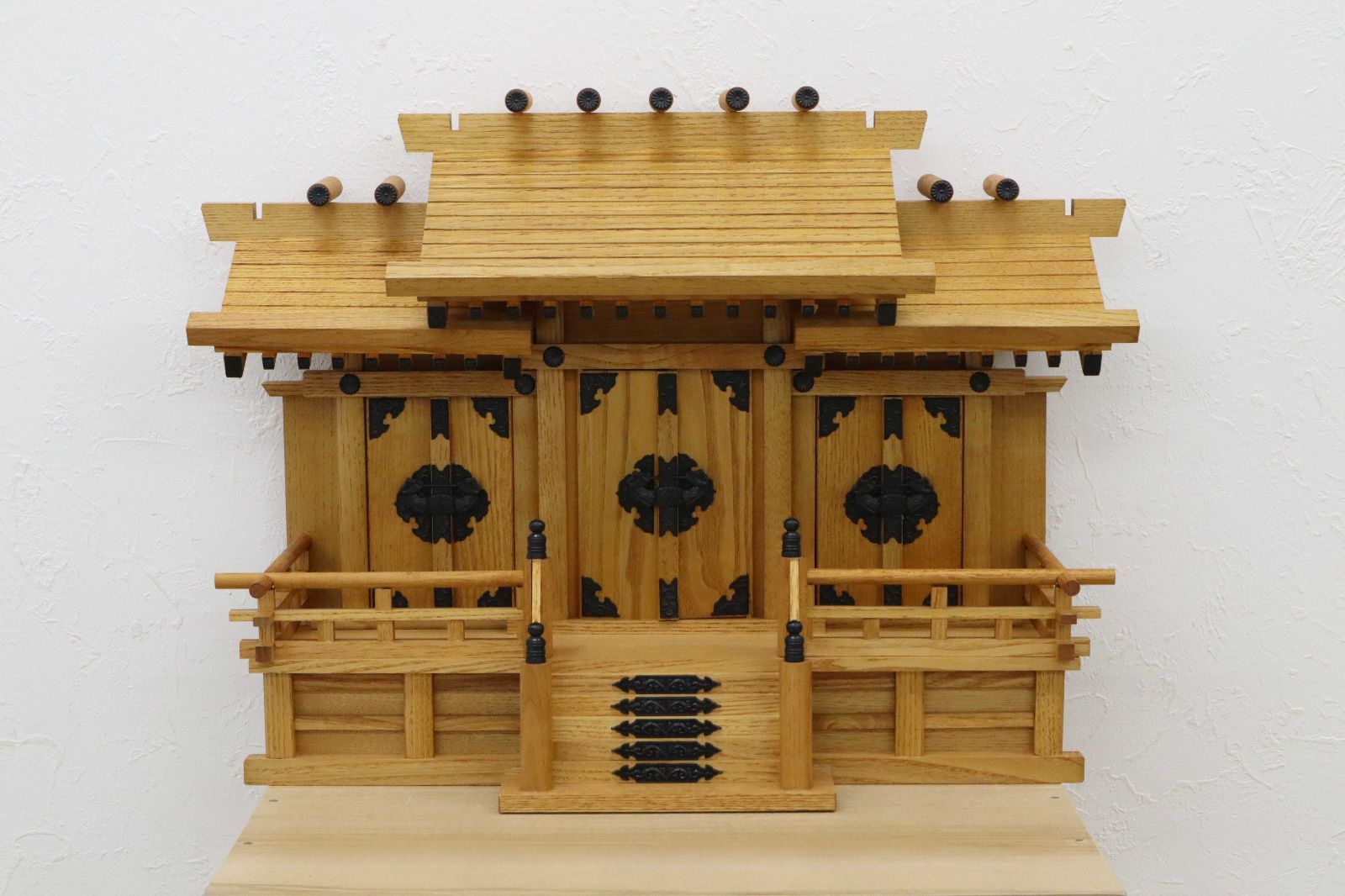 大 神棚 ケヤキ調 屋根違い 三社 階段５段