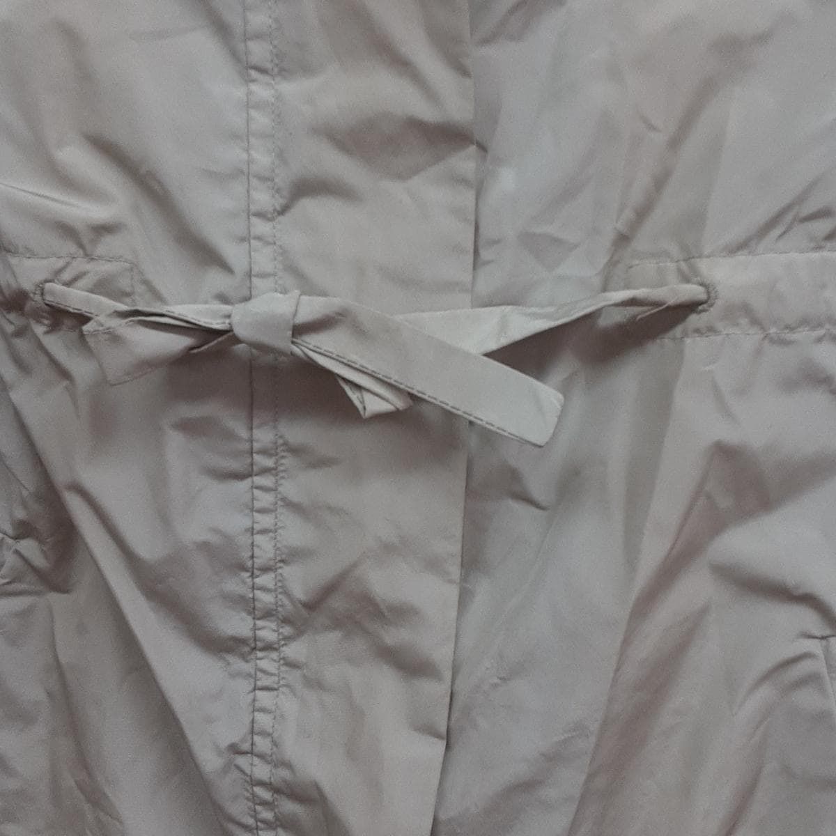 - ライトグレー