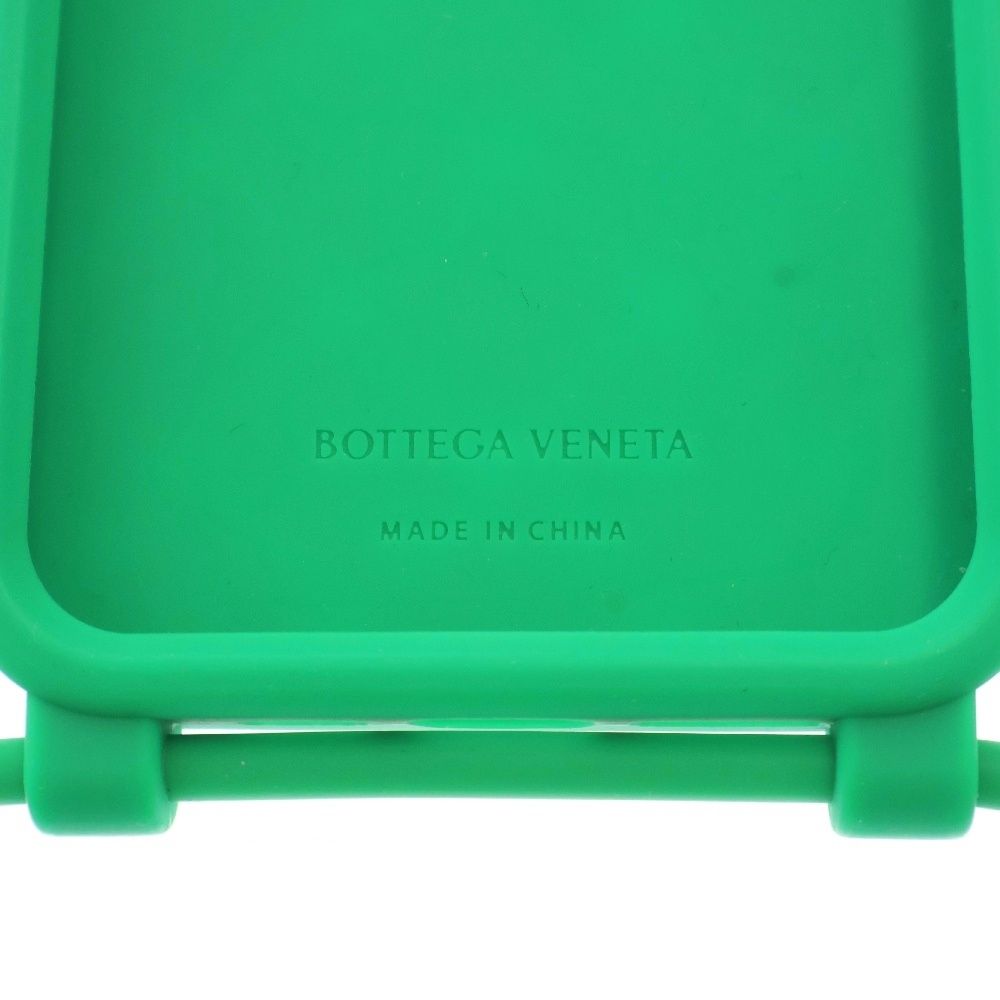 BOTTEGA VENETA - BOTTEGA VENETA ボッテガヴェネタ ストラップ iPhone 15Pro Max ラバーアイフォンケース イントレチャート グリーン eCom-733834V0EY03046_A.jpg?v=3