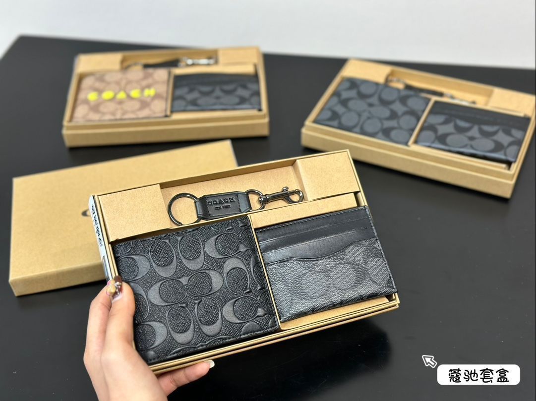 家財整理　coach クリスチャンディオール フェラガモ他　アクセサリーセット 本日限定特価】コーチ メンズウォレットセット 専用ギフト