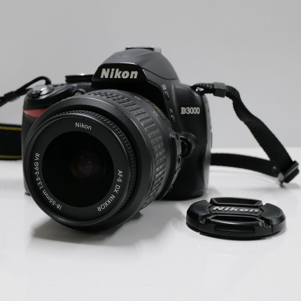 Nikon D3000 ＋ AF-S DX NIKKOR 18-55mm f/3.5-5.6G VR USED超美品  