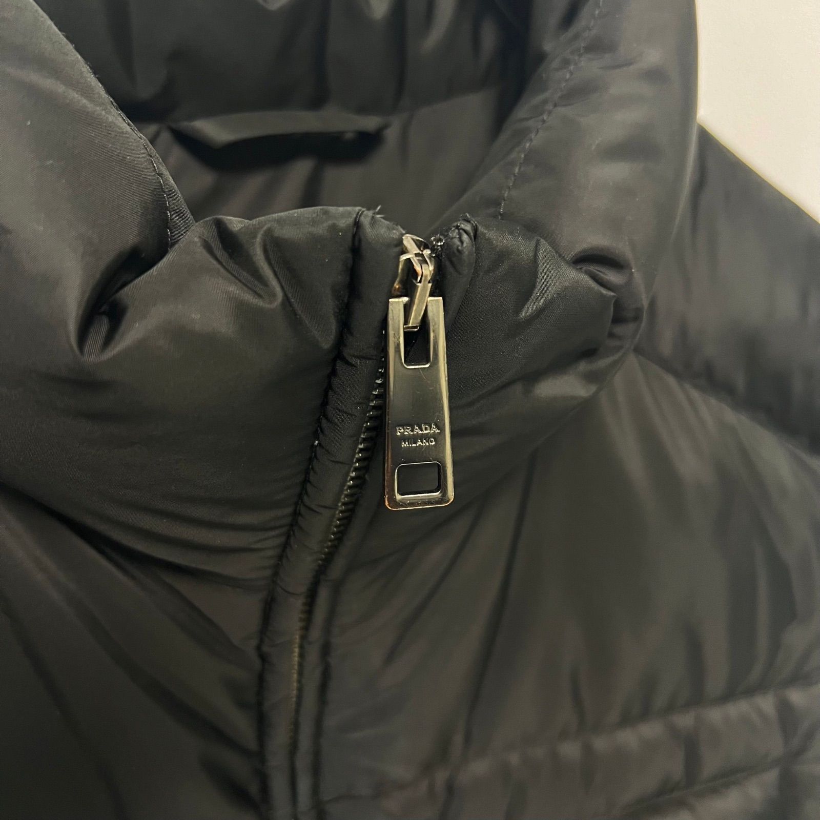 PRADA プラダ ダウンベスト 三角ロゴプレート トライアングル