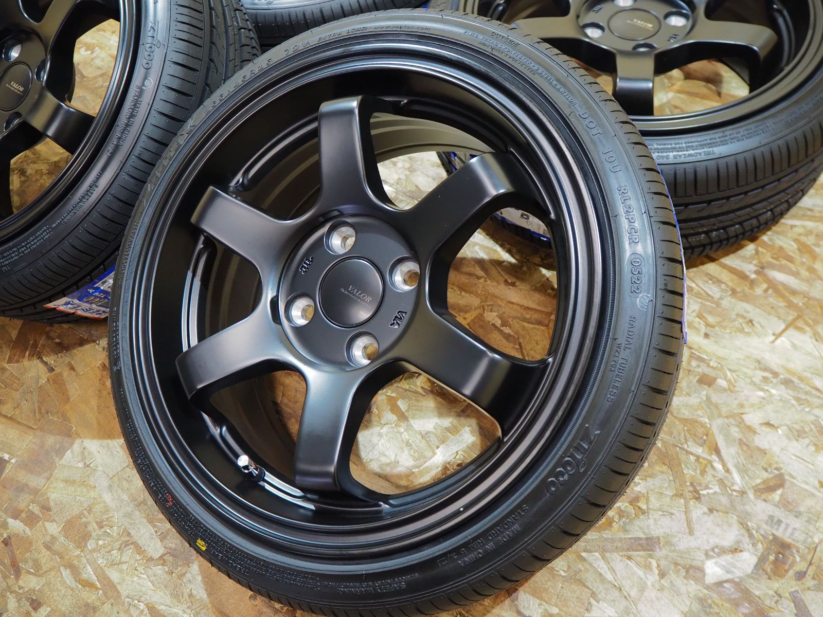 ★引っ張り★165/45R15 6.5J+38 4H100 新品 人気 軽量 深リム 逆ゾリ タイヤホイールセット 1台分 ハイゼット アクティ キャリイ エブリイ クリッパー ミニキャブ サンバー ピクシス 軽トラ 軽箱 軽四 カスタム マットブラック