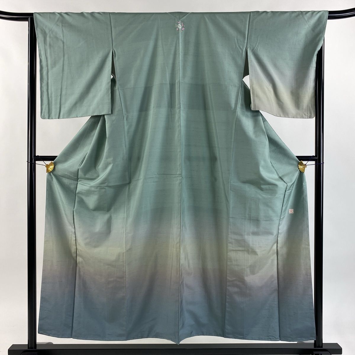 付下げ 身丈155cm 裄丈65.5cm M 袷 牛首紬地 落款 証紙 ぼかし柄 薄緑 正絹 一つ紋