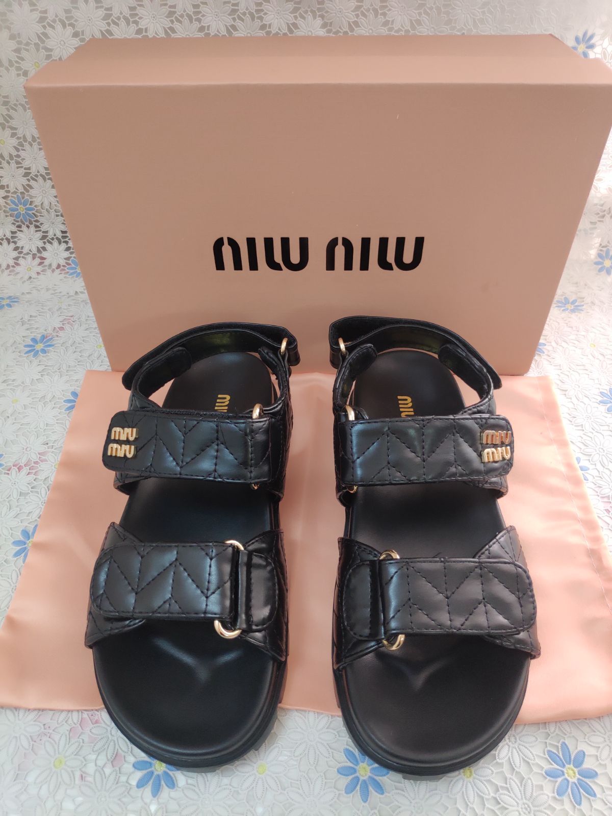 Miumiu|ミュウミュウ サンダル 黒 スポーティ マテラッセレザー サンダル レディース用✜