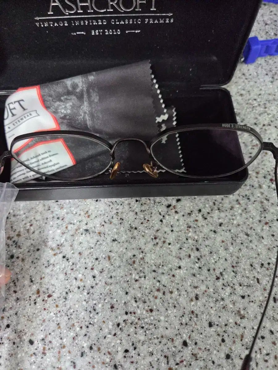 ヒューズ3 ダークブラウン