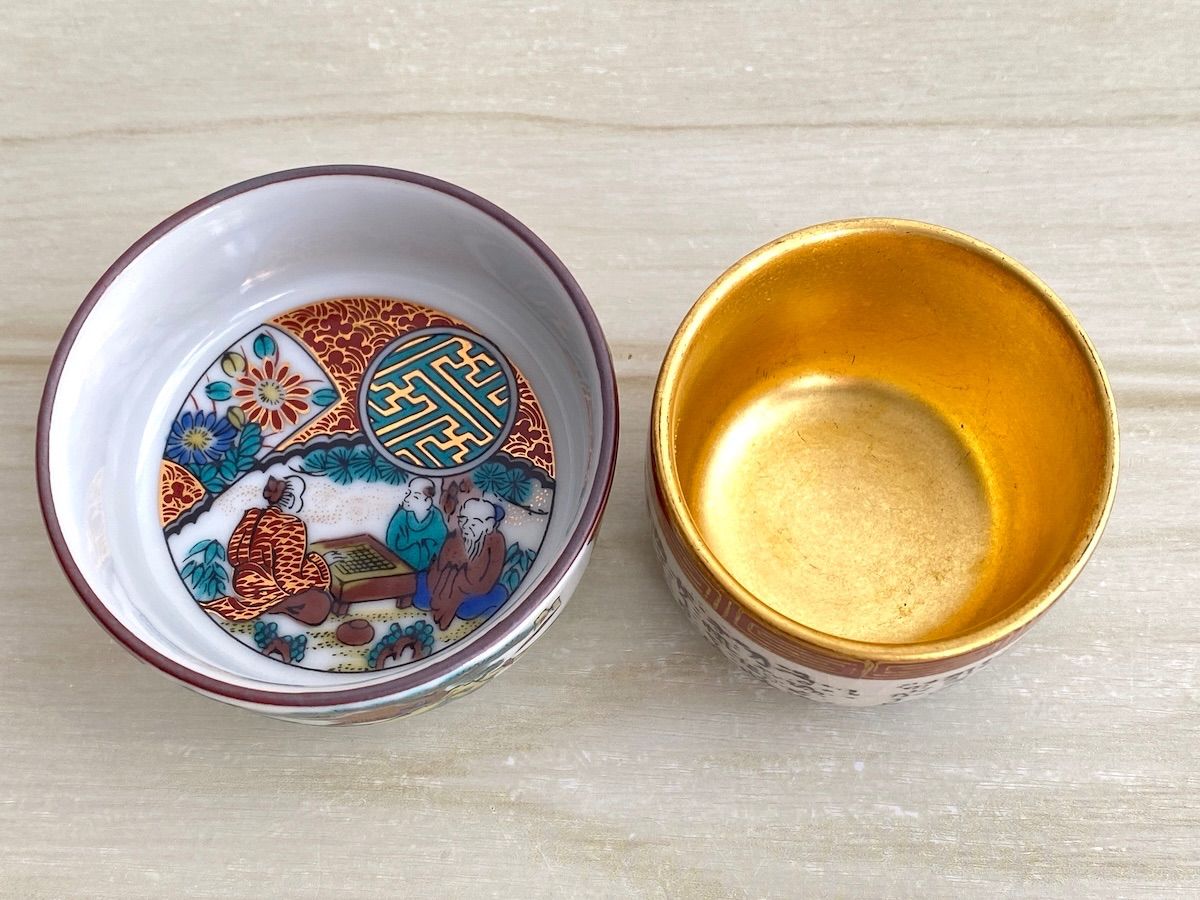 SK028】九谷焼 お猪口2点セット 陶華 庄三 銘 金彩 雷紋 和歌 色絵 和