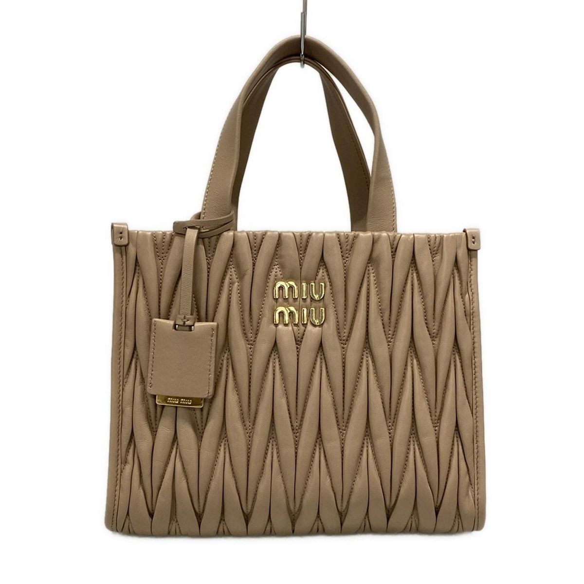 VIP価格◆MIUMIU◆マテラッセ レザー トートバッグ / カメオ VIP価格◇MIUMIU◇マテラッセ レザー トートバッグ / カメオ