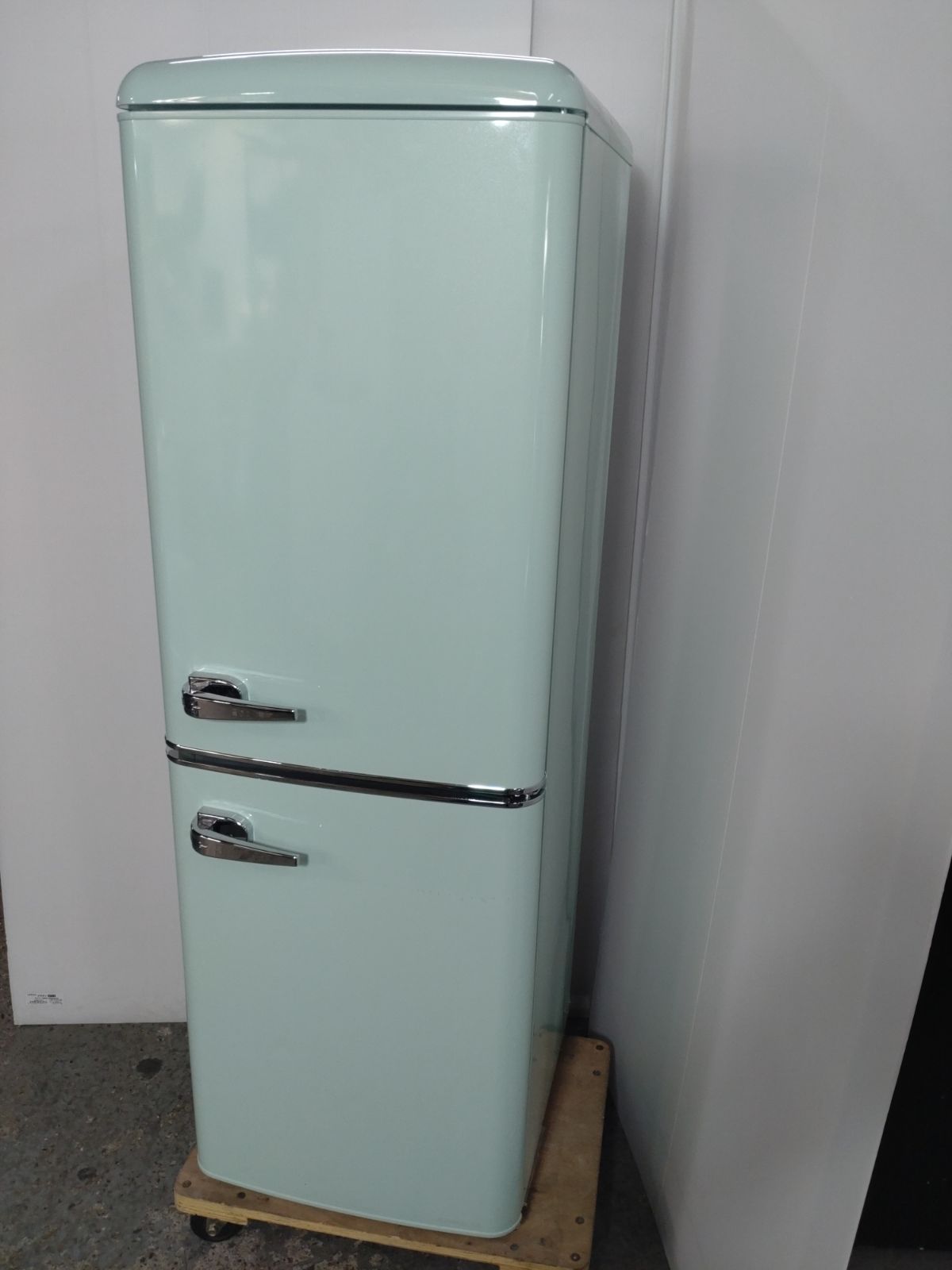 冷蔵庫　レトロデザイン　メッキハンドル　ライムグリーン　引き出し冷凍庫
