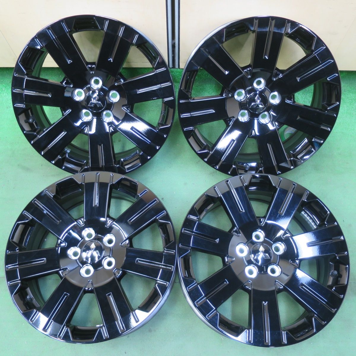 送料無料】デリカD5 シャモニー新車外しアルミ18インチ