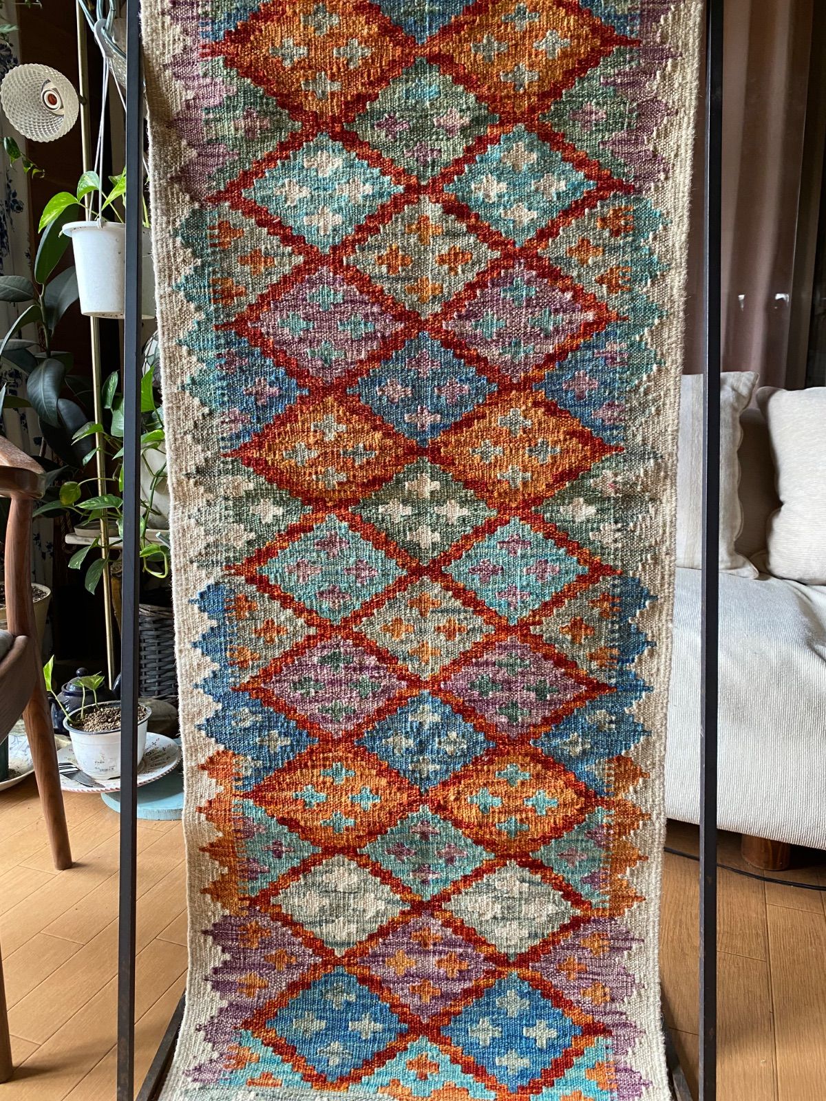 アフガニスタンの手織り草木染リバーシブルのキリム センスの良い素敵なキリム選びました