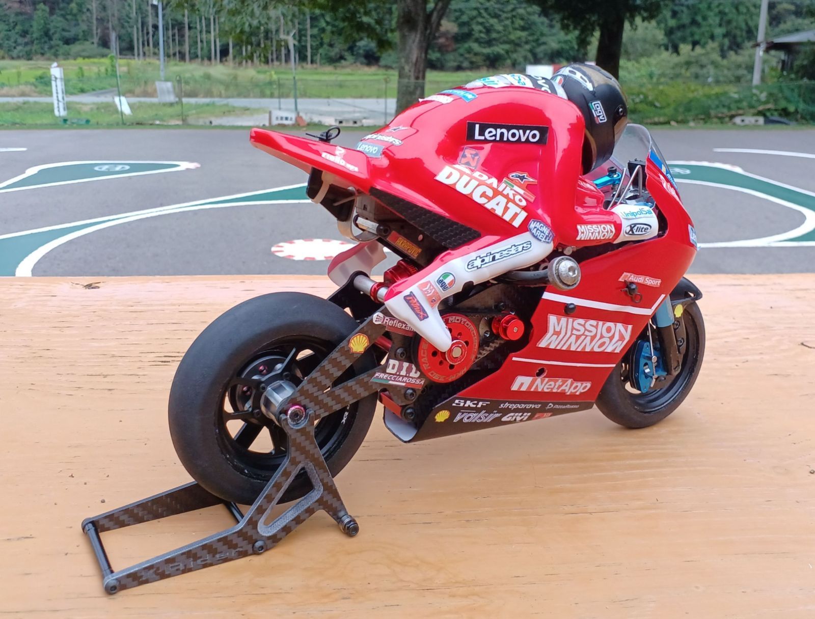 バイクラジコン　赤 1/8 ラジコン バイク オートバイ用 サイドローラー / 4mm