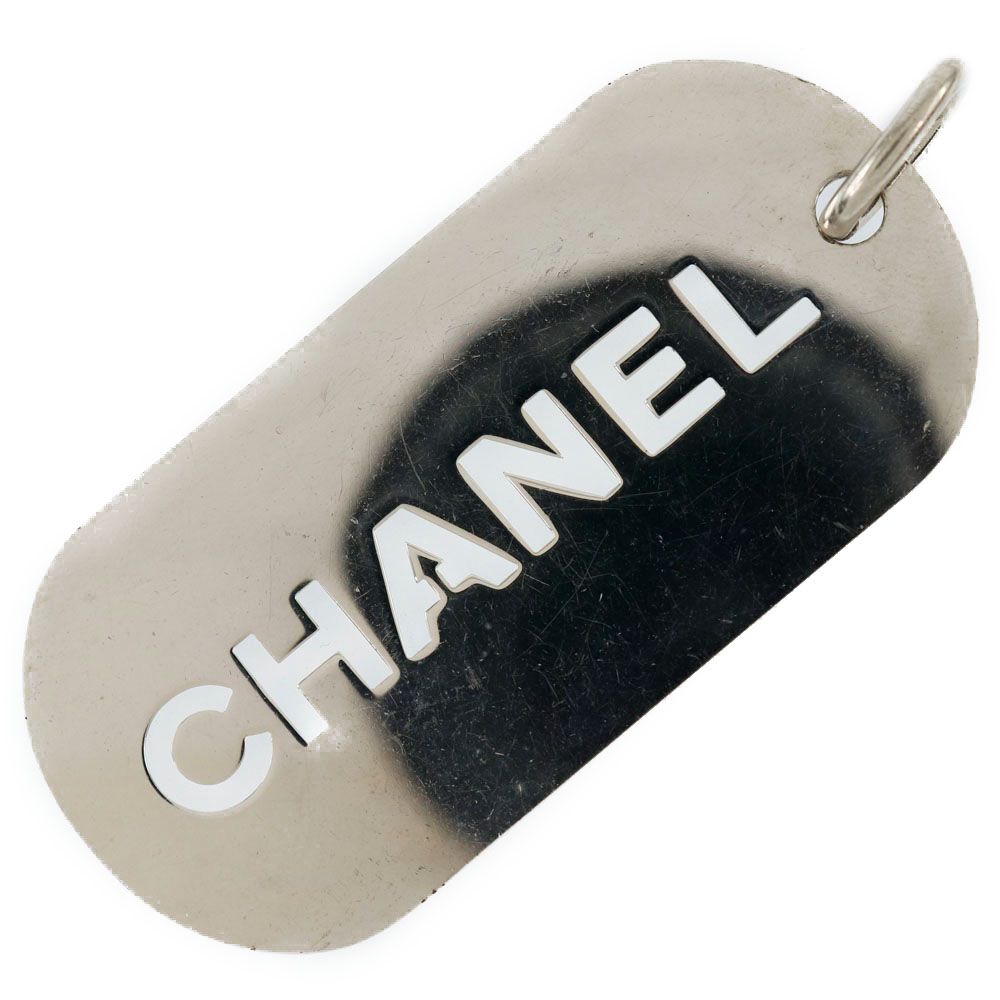 CHANEL】シャネル ロゴプレート チャーム 金属製 シルバー ユニ