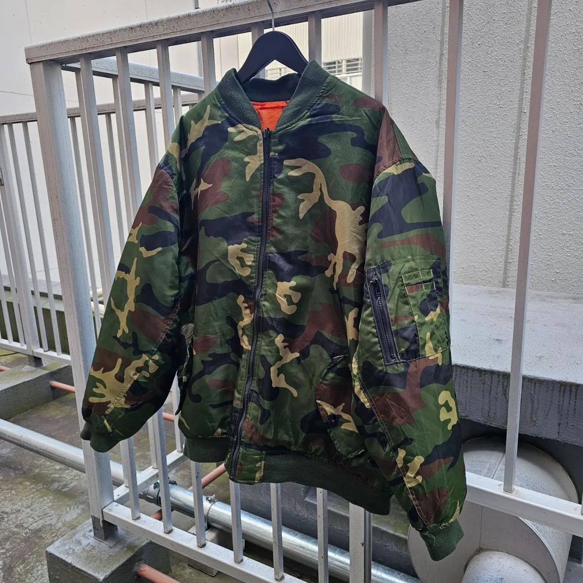 【US古着】+ Venture camouflage reversible MA-５ Bomber jacket / ベンチャー 迷彩 ミリタリー リバーシブル ボンバージャケット カモフラージュジャケット グリーン オレンジ ビックサイズ XL