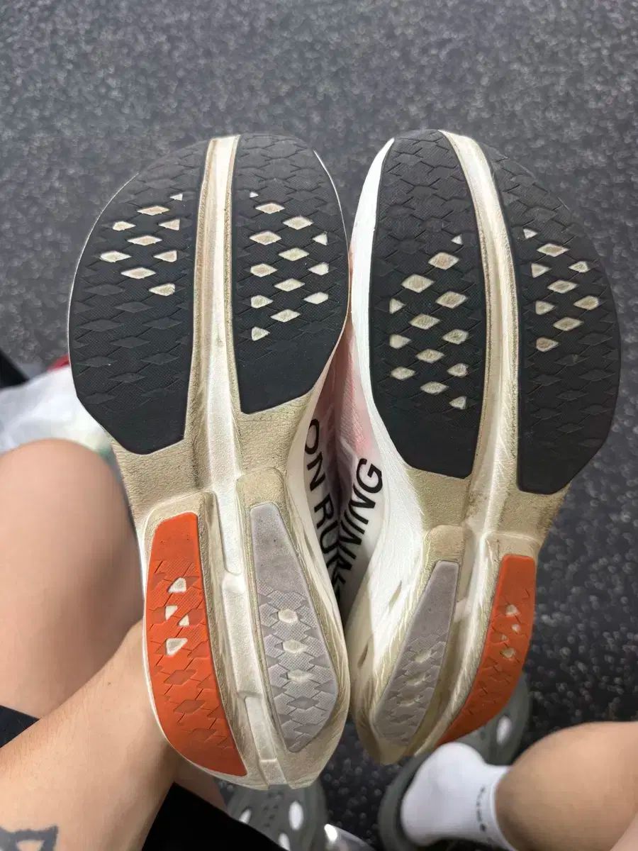 オン クラウドスプリング ストライク