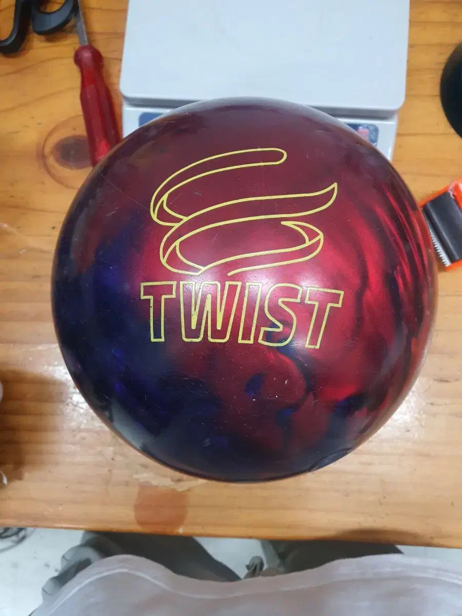 ボーリングボール 13p ツイスト