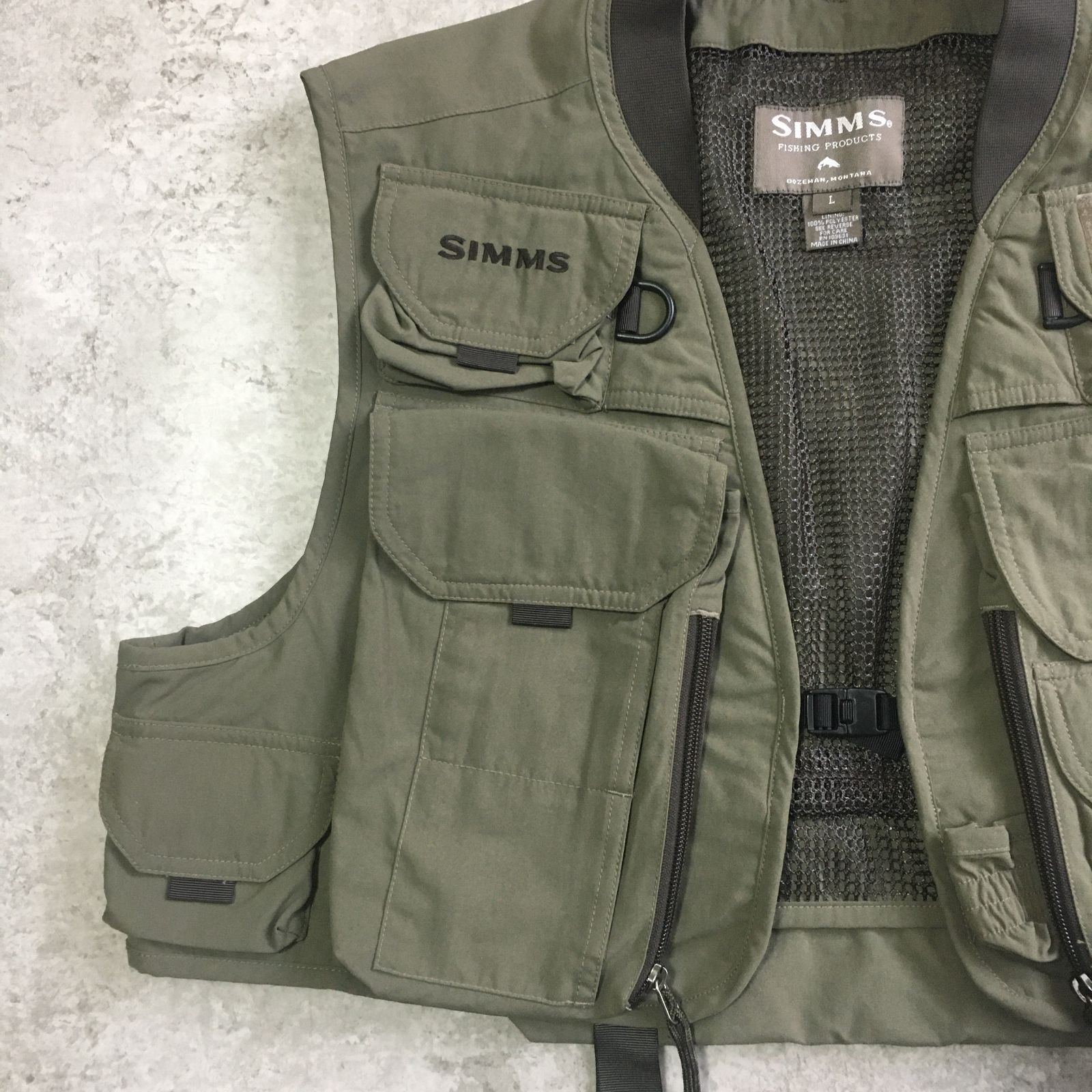 SIMMS フィッシングベスト グレー サイズL 【公式通販】