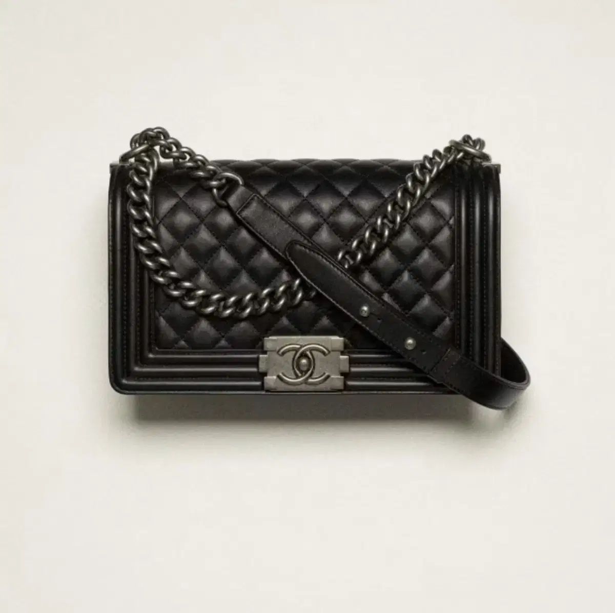 Chanel(シャネル) Boy Chanel ボーイシャネル ミディアム ラムスキン  