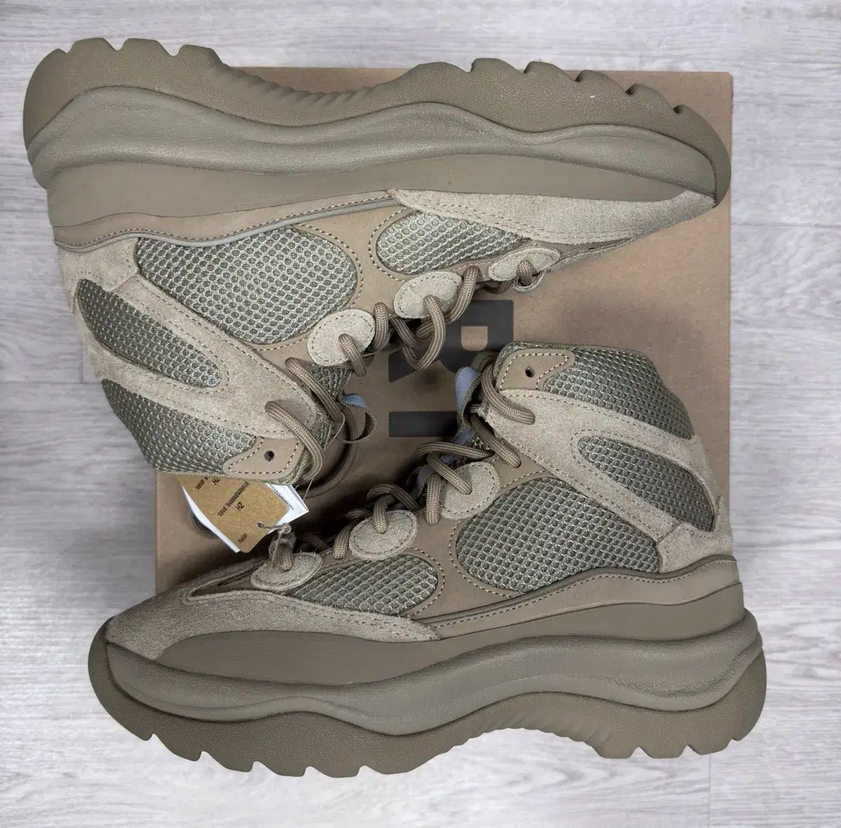 アディダス イージーデザート ブーツ ロック 最安値！ yeezy イージー