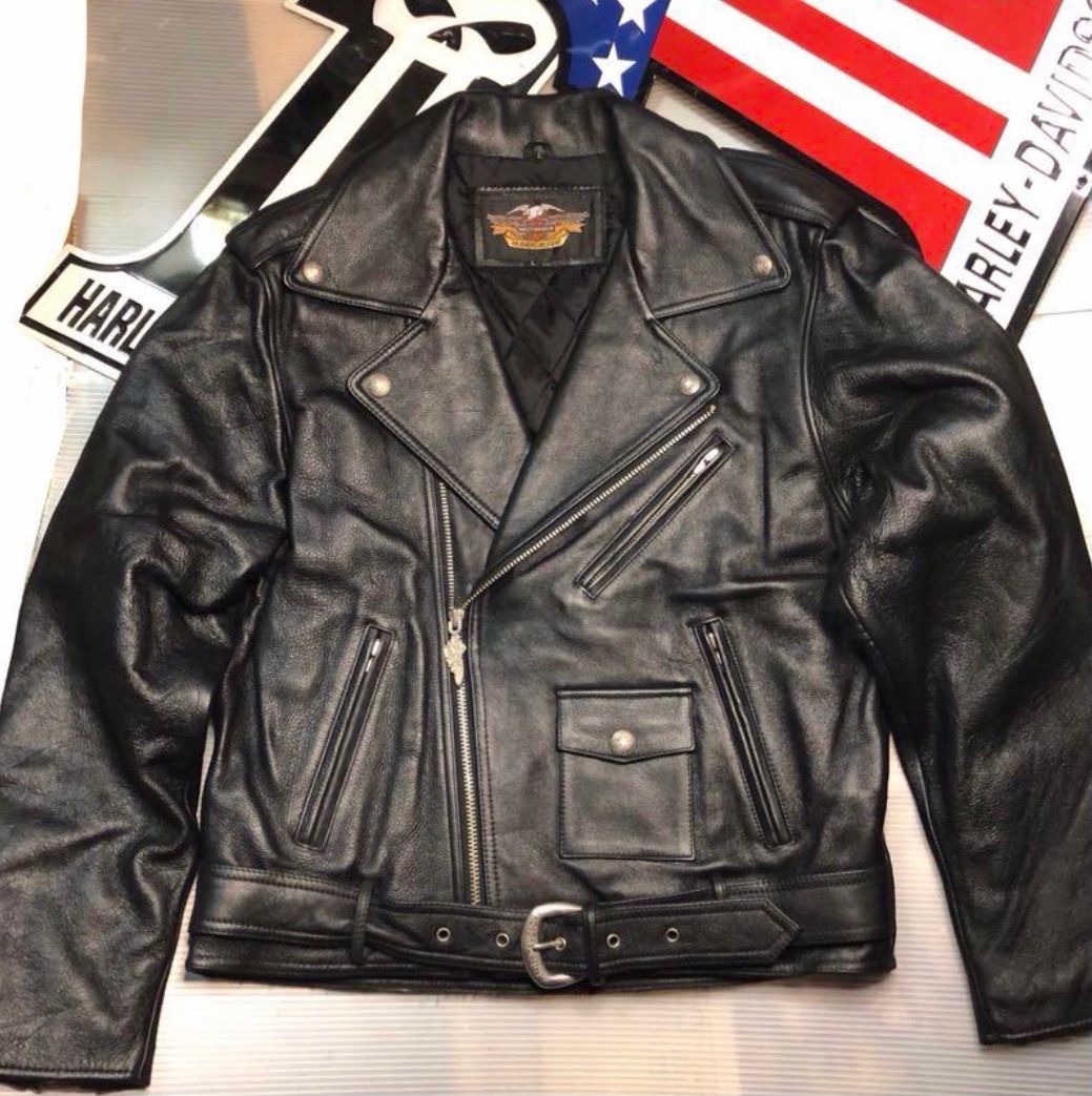 Harley-Davidson 絶版 モデル 非常に な 背面3D立体エンボス加工のエンブレム H-D純正の本革製ジャケット モデル ハーレーダビットソン