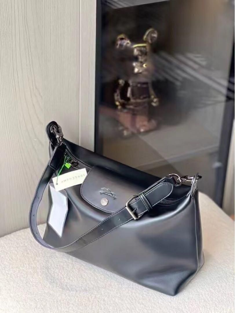 LONGCHAMP 新作 カーフスキン サイドバッグ ショルダーバッグ ブラック LONGCHAMP 新作 カーフスキン サイドバッグ ショルダーバッグ