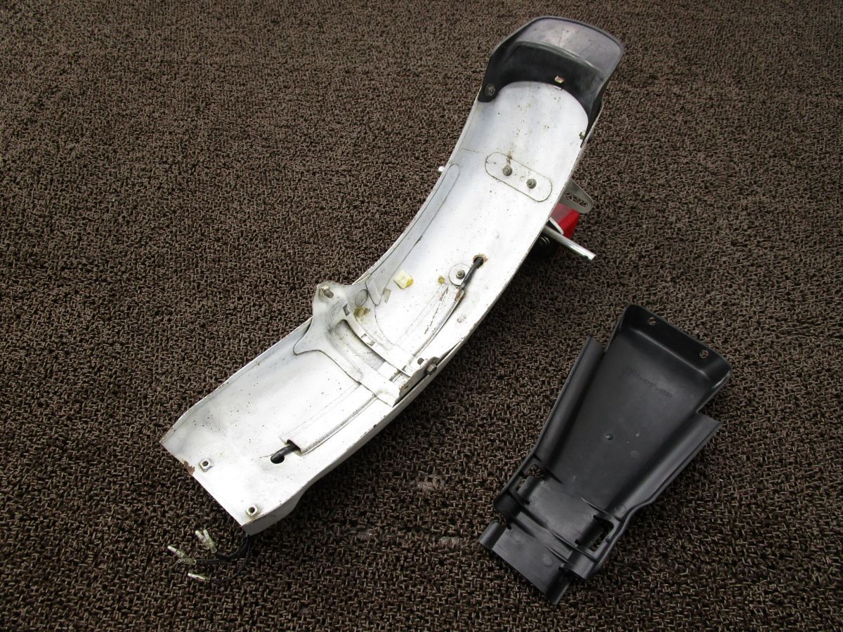 リアフェンダー インナー