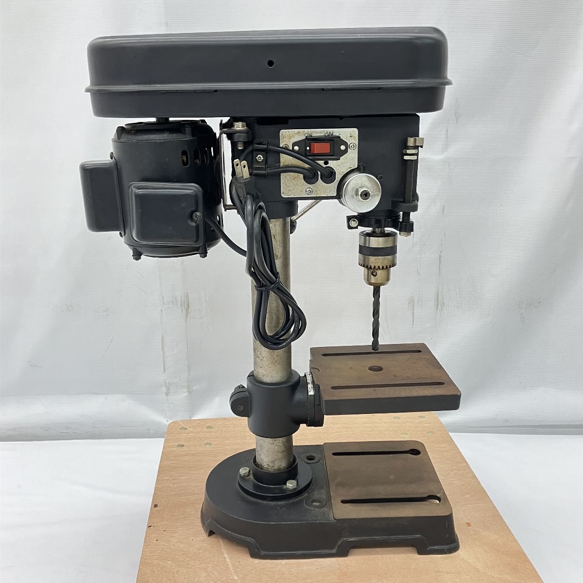 【動作保証】 新興製作所 SHINKO SD-13 DRILL-PRESS 卓上 ボール盤 100V 50/60HZ 260/230W 5段変速  最大13mm DIY 日曜大工 穴あけ機 木工 鉄鋼 中古 C8962931