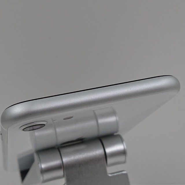 iPhoneSE 第2世代 64GB ドコモ ホワイト 送料無料 本体 c11480 【訳