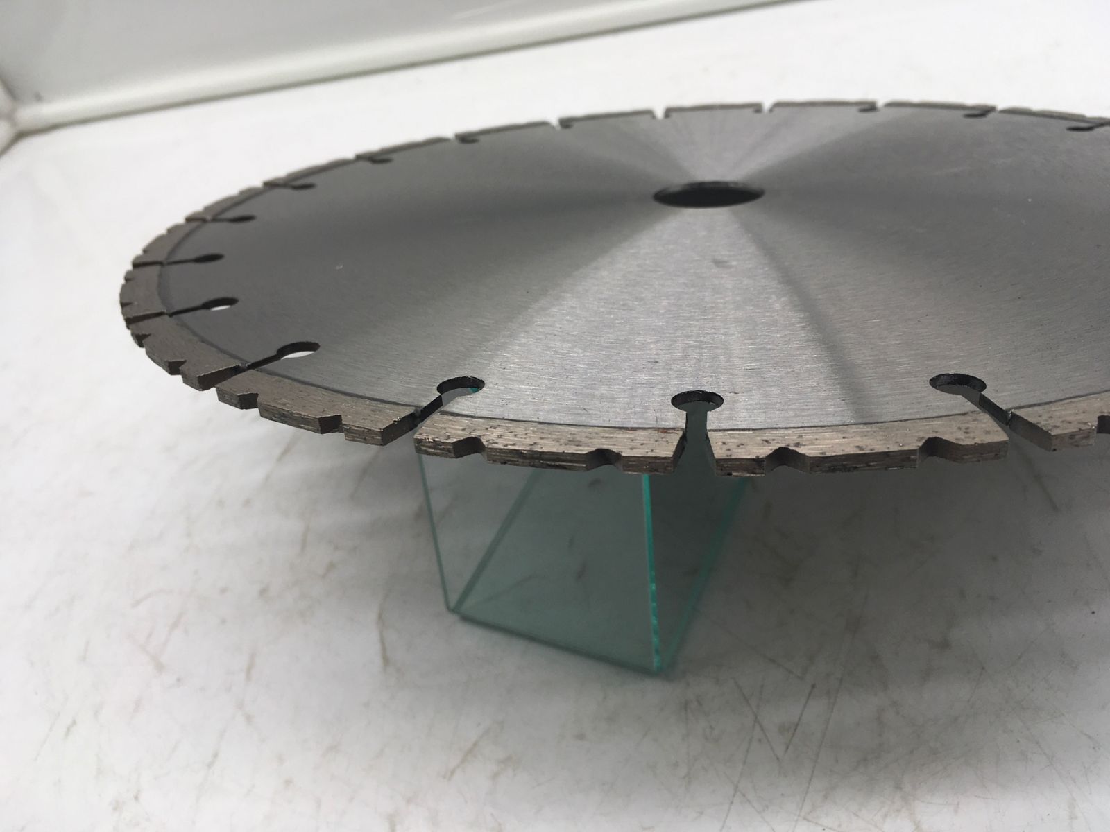 Husqvarna ハスクバーナ