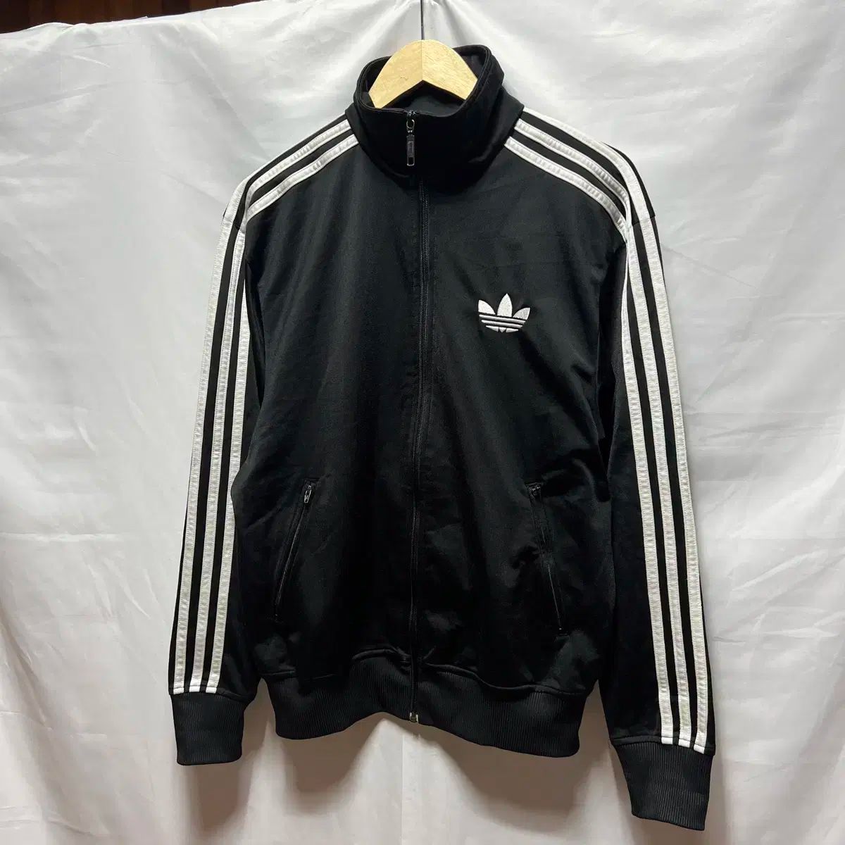 adidas アディダス