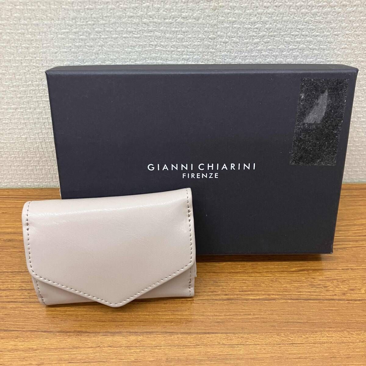 GIANNI CHIARINI 二つ折り財布 ベージュ GIANNI CHIARINI ジャンニ・キアリーニ ベージュ 二つ折り財布