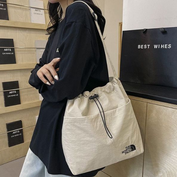 カブーの肩からショルダーほぼ新品 カブーの肩からショルダーほぼ新品